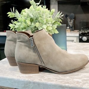 Crochet light olive green ankle booties size 9